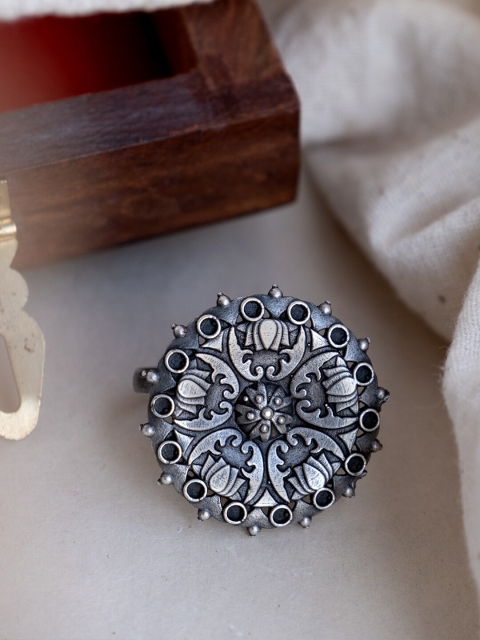 

Infuzze Woman Silver-Plated Finger Ring