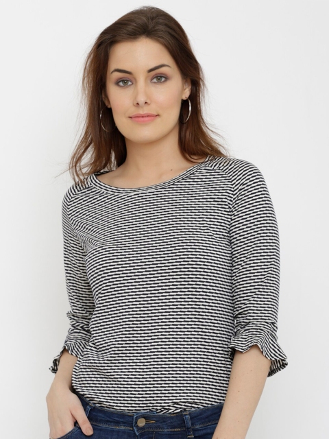 

Kraus Jeans White Printed Top