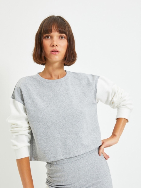 

Trendyol Grey & Off-White Drop-Shoulder Sleeves Pure Cotton Top