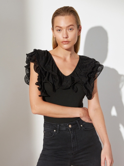 

Trendyol Stylish Black Solid Top