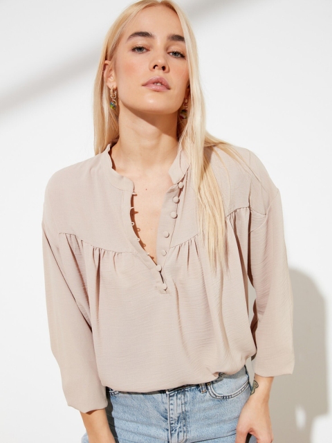 

Trendyol Beige Mandarin Collar Top
