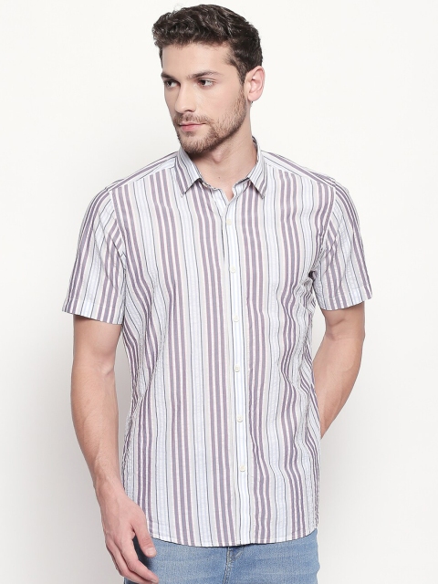 

EVOQ Men White Standard Striped Casual Shirt