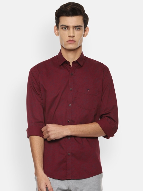 

Louis Philippe Sport Men Maroon Slim Fit Checked Casual Shirt