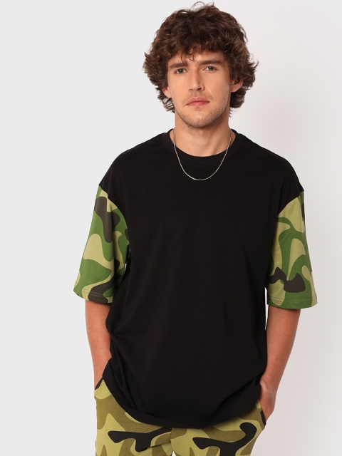 

Bewakoof Men Black & Green Camouflage Printed T-shirt
