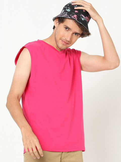 

Bewakoof Men Pink Solid V Neck T-shirt