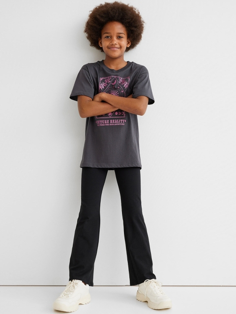 

H&M Boys Grey & Black Printed 2-Piece Cotton Set