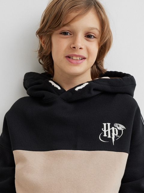 

H&M Boys Beige & Black Printed Colourblock Hoodie