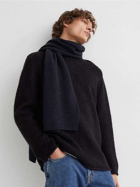 

H&M Men Black Relaxed Fit Fine Knitted Jumper