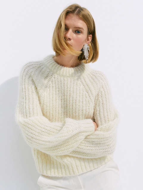 

H&M Women White Ribbed Turtle Neck Wool Jumper