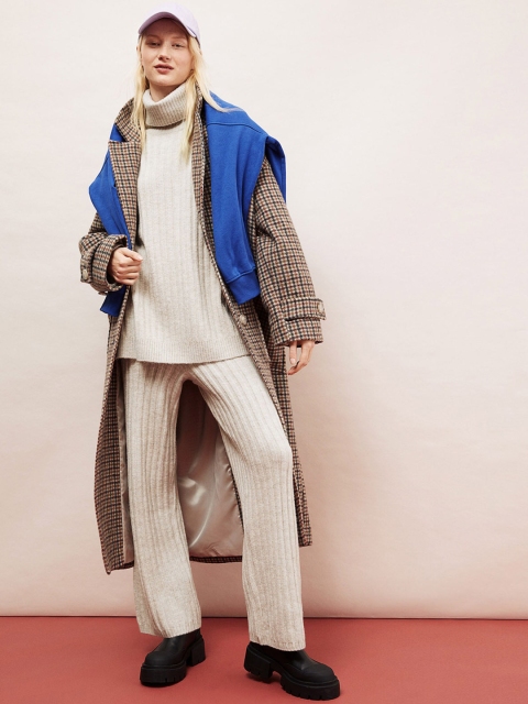 

H&M Women Beige Solid Knitted Trousers