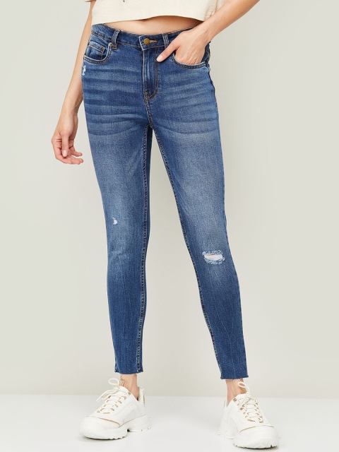 

Ginger by Lifestyle Women Blue Mildly Distressed Regular Fit Light Fade Jeans