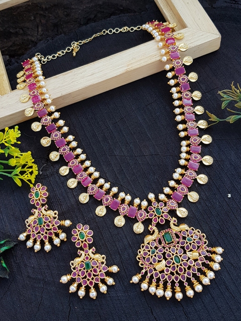 

GRIIHAM Women Gold-Toned Pink AD-Studded & Beaded Jewelry Set