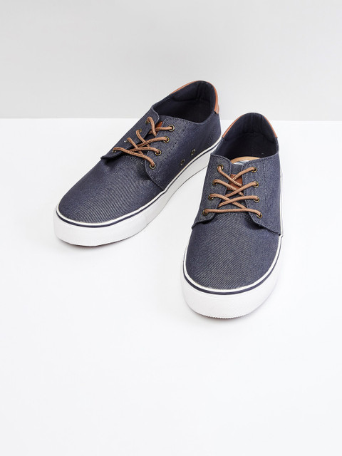 

max Men Navy Blue Solid Regular Sneakers