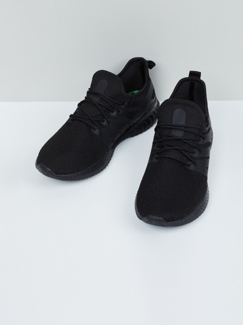 

max Men Black Woven Design PU Sneakers