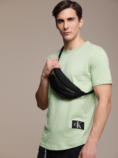 

Calvin Klein Jeans Men Green Solid Pure Cotton T-shirt