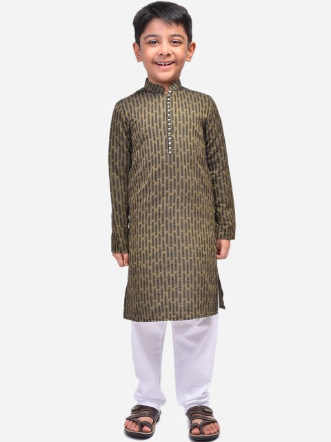 

NAMASKAR Boys Green Floral Embroidered Linen Kurta with Pyjamas
