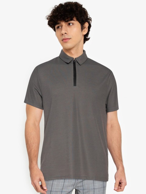 

ZALORA BASICS Men Green Solid T-Shirt