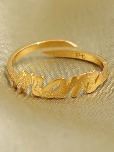 

Pipa Bella Women Gold Plated Cursive Mom Ring