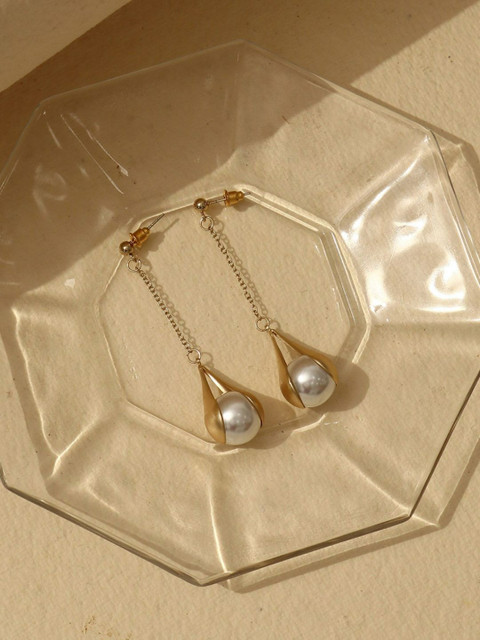 

Pipa Bella White & Gold-Toned Teardrop Shaped Drop Earrings