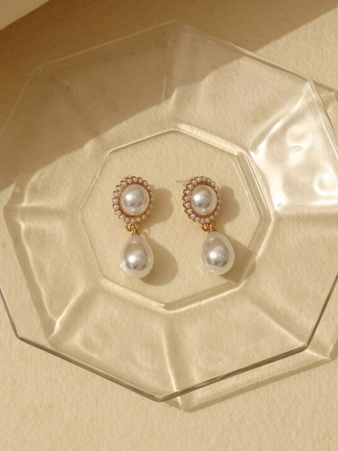 

Pipa Bella White & Gold-Toned Beaded Teardrop Shaped Drop Earrings