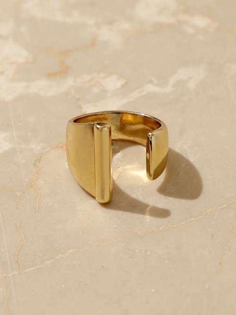 

Pipa Bella Women Gold-Plated Letter I Adjustable Finger Ring