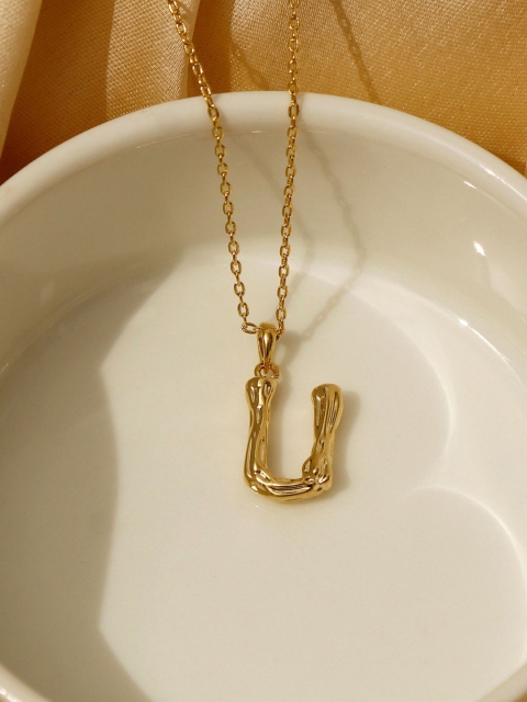 

Pipa Bella Gold-Plated U Initial Pendant With Chain