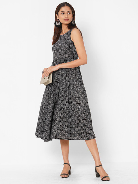 

KAMI KUBI Black Floral Midi Dress