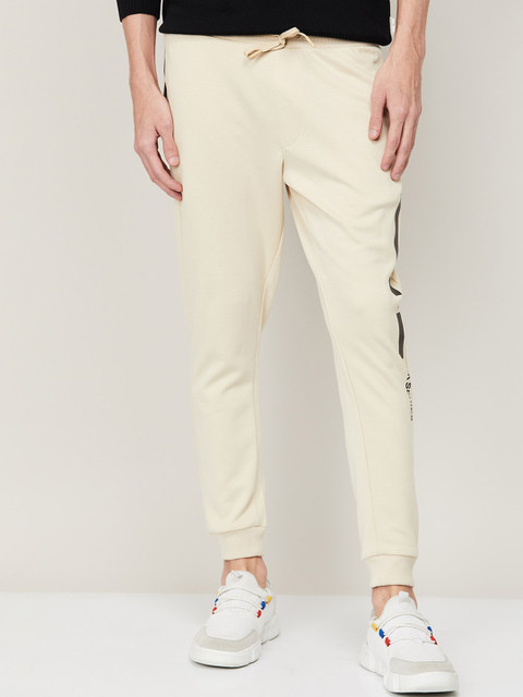 

Bossini Men Beige Solid Joggers