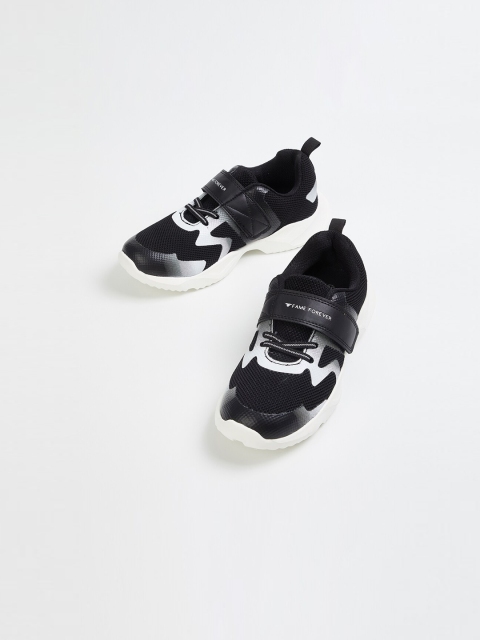 

Fame Forever by Lifestyle Boys Black Colourblocked Sneakers