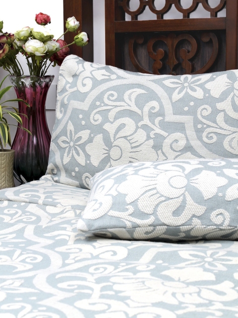 

AVI Living Teal-Blue & White Printed Double Bed Cover With 2 Pillow Covers