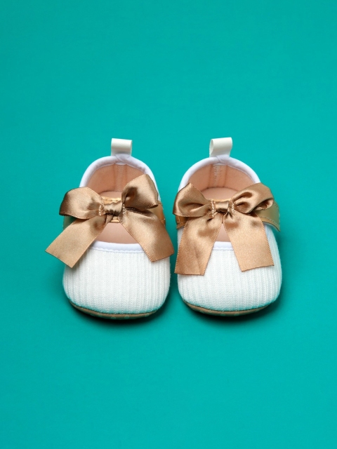 

POPLINS Infant Kids White & Beige Solid Cotton Booties