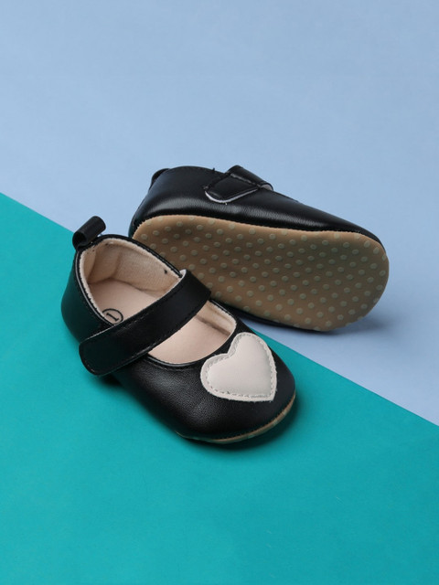 

POPLINS Infant Kids Black & White Solid Cotton Booties