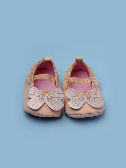 

POPLINS Infant Kids Peach-Coloured Embellished Cotton Booties