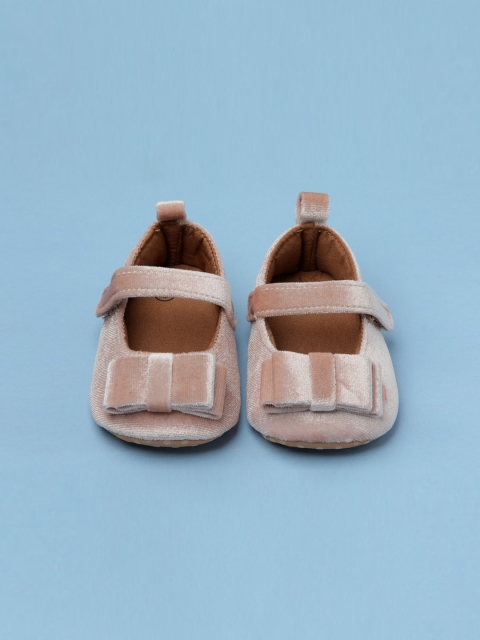 

POPLINS Kids Peach Textured Cotton Booties