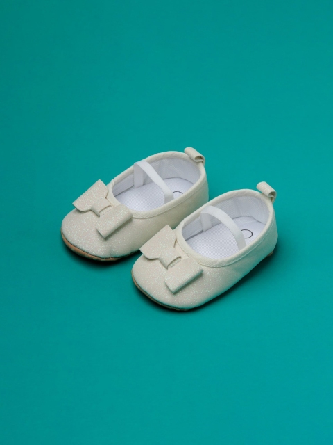 

POPLINS Infants White Bow Cotton Booties