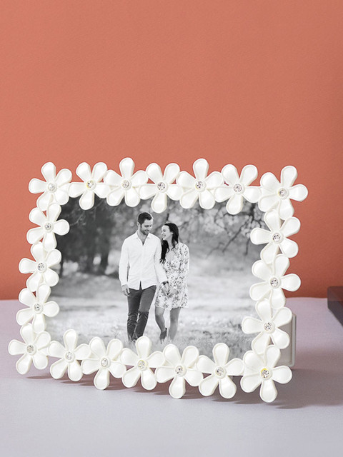

Ferns N Petals White Floral Photo Frame