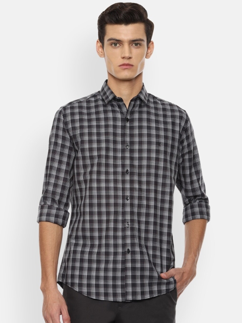 

V Dot Men Black Checked Casual Shirt