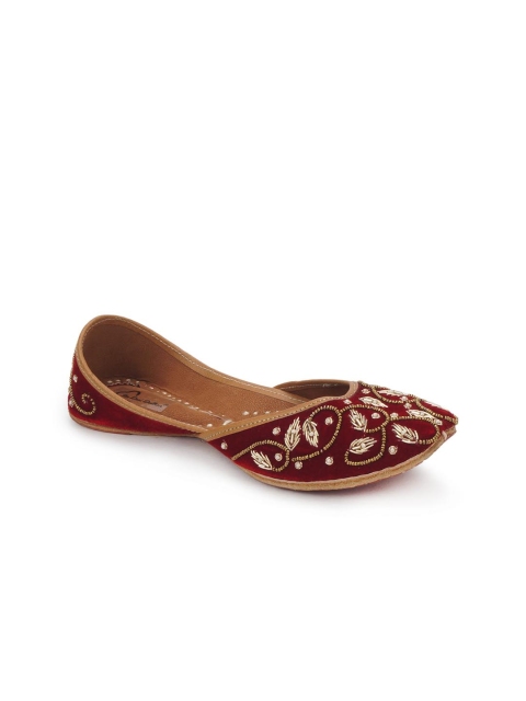 

The Desi Dulhan Women Maroon Embellished Ethnic Mojaris Flats