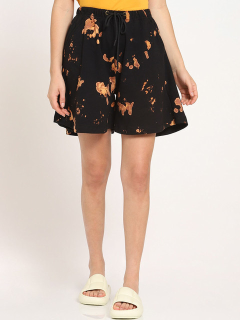 

Bewakoof Women Black Printed Shorts