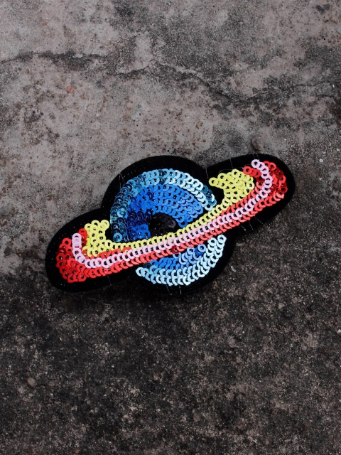 

Bellofox Unisex Blue & Yellow Sequin-Studded Saturn Brooch