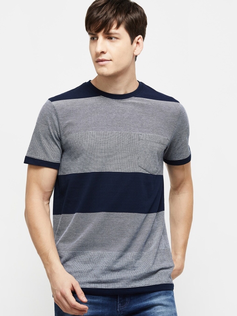

max Men Navy Blue Colourblocked T-shirt