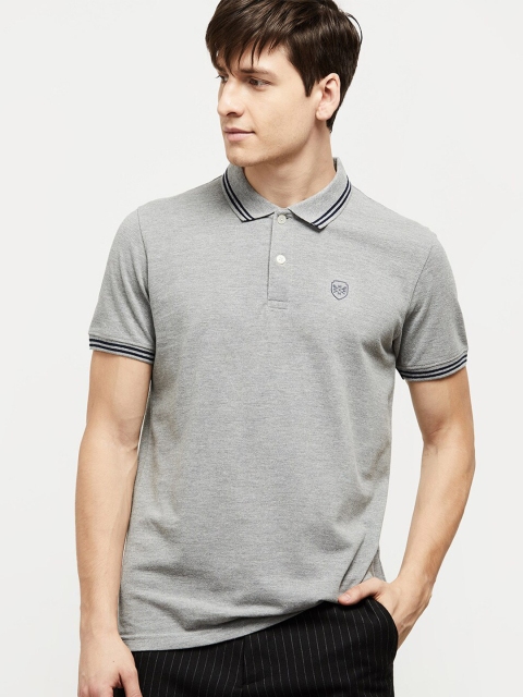 

max Men Navy Blue Polo Collar T-shirt