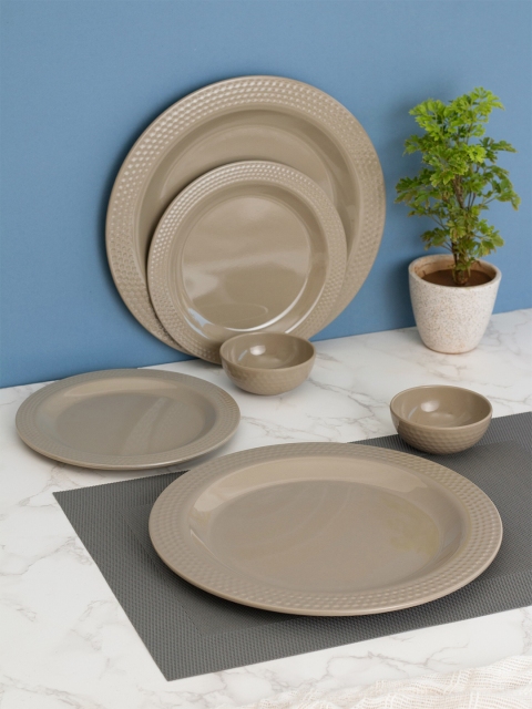 

LIVING ROOTS Set Of 12 Tan Melamine Glossy Dinner Set