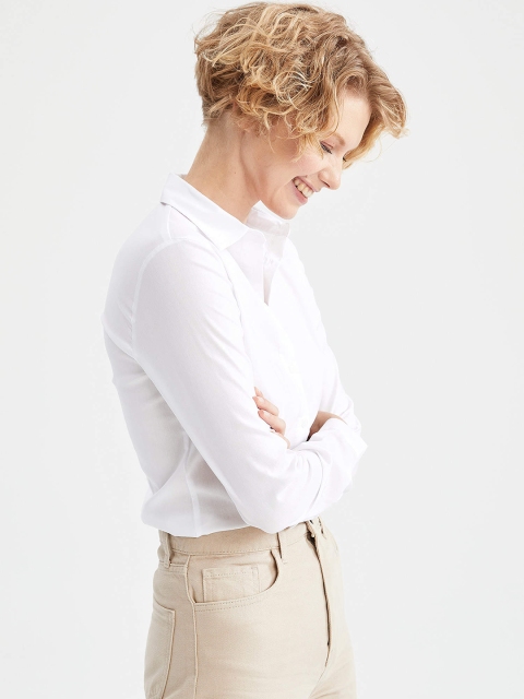 

DeFacto Women White Solid Slim Fit Casual Shirt