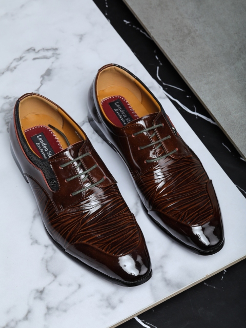 

LONDON STEPS Men Brown Textured Formal Derbys