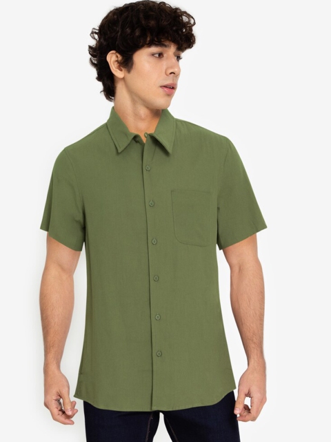 

ZALORA BASICS Men Green Unfinished Hem Pure Cotton Casual Shirt
