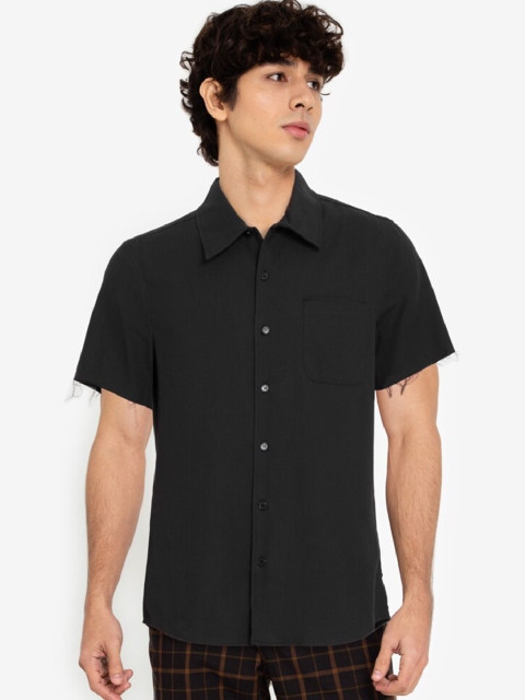 

ZALORA BASICS Men Black Pure Cotton Unfinished Hem Casual Shirt