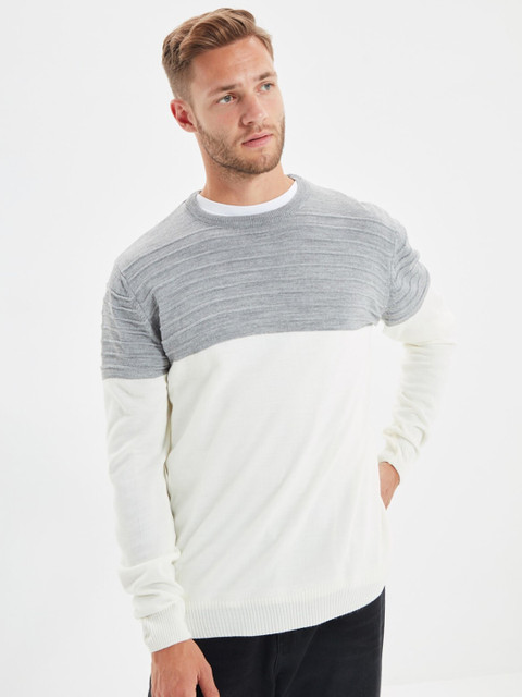 

Trendyol Men Off White & Grey Round Neck Colourblocked Sweater