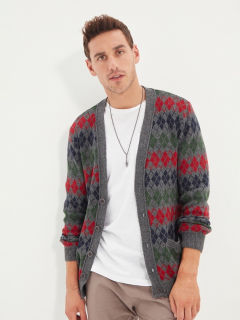

Trendyol Men Grey & Red Argyle Cardigan