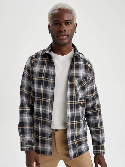 

DeFacto Men Black & White Tartan Checked Casual Shirt